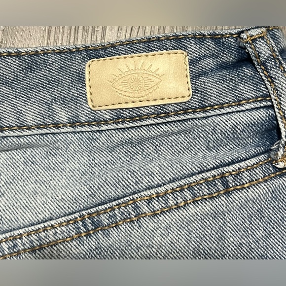 Sofia Jeans by Sofia Vergara Distressed Jean Shorts - Chi - Women’s Sz 2 - Picture 8 of 10